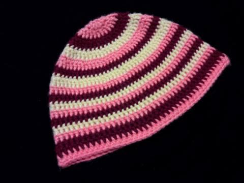 Kvačkana kapa rumena, marelica, bordo 123