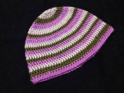 Kvačkana kapa lila, turkizna, sv.roza 128